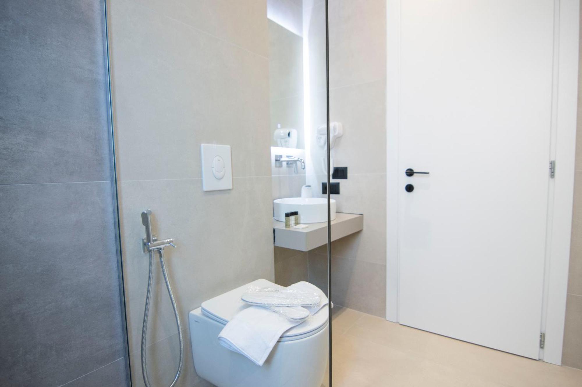 Mina Luxury Rooms ティラナ エクステリア 写真