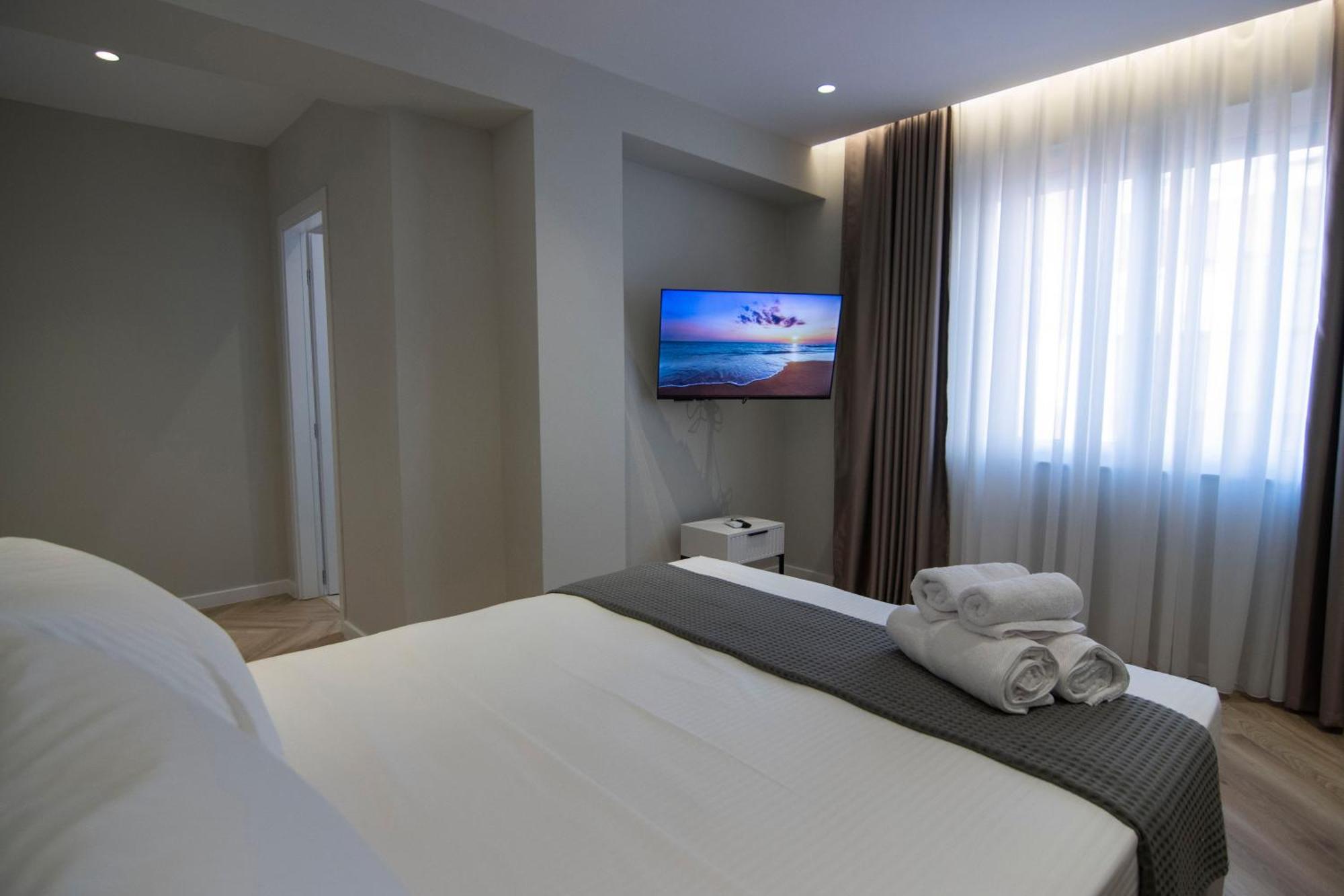 Mina Luxury Rooms ティラナ エクステリア 写真