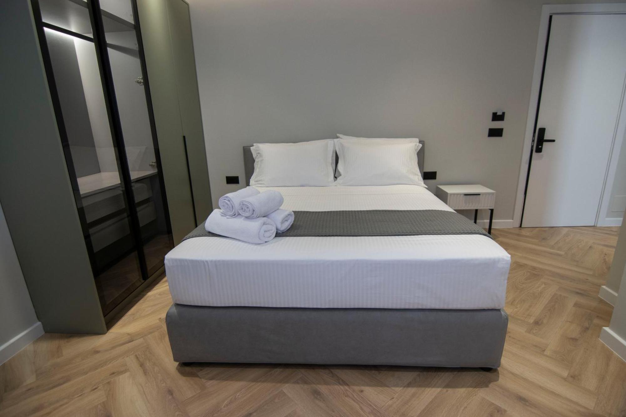 Mina Luxury Rooms ティラナ エクステリア 写真