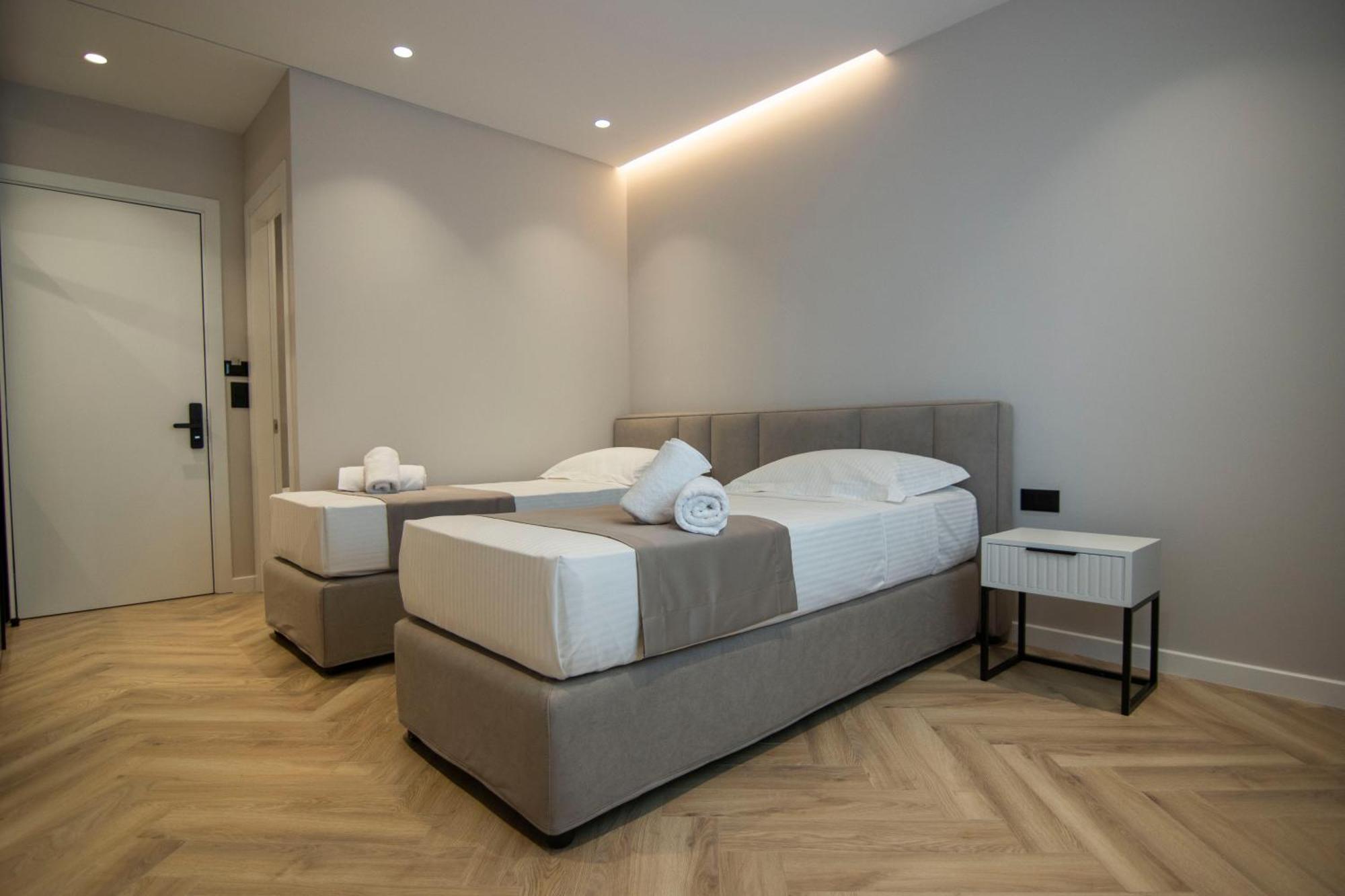 Mina Luxury Rooms ティラナ エクステリア 写真