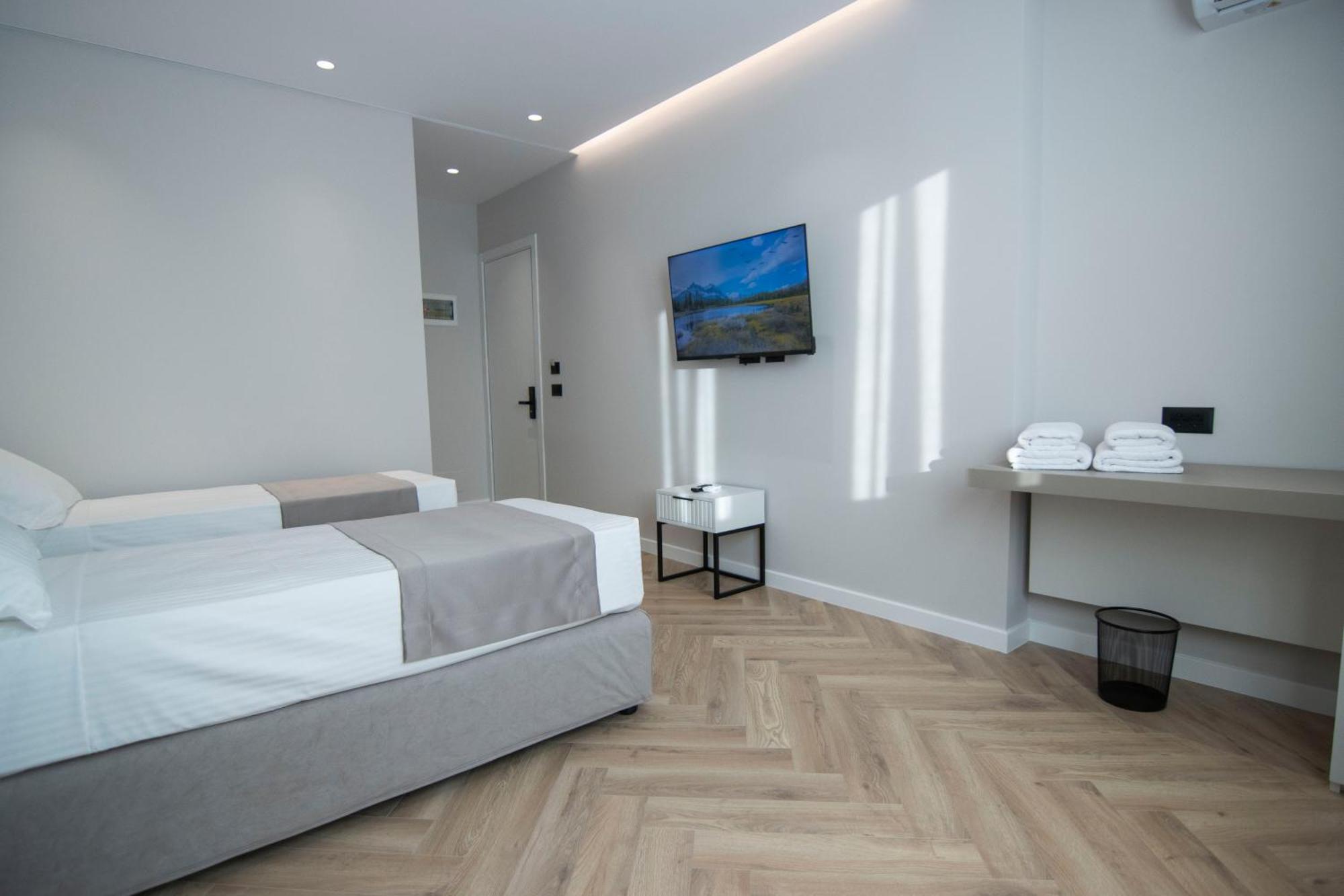 Mina Luxury Rooms ティラナ エクステリア 写真