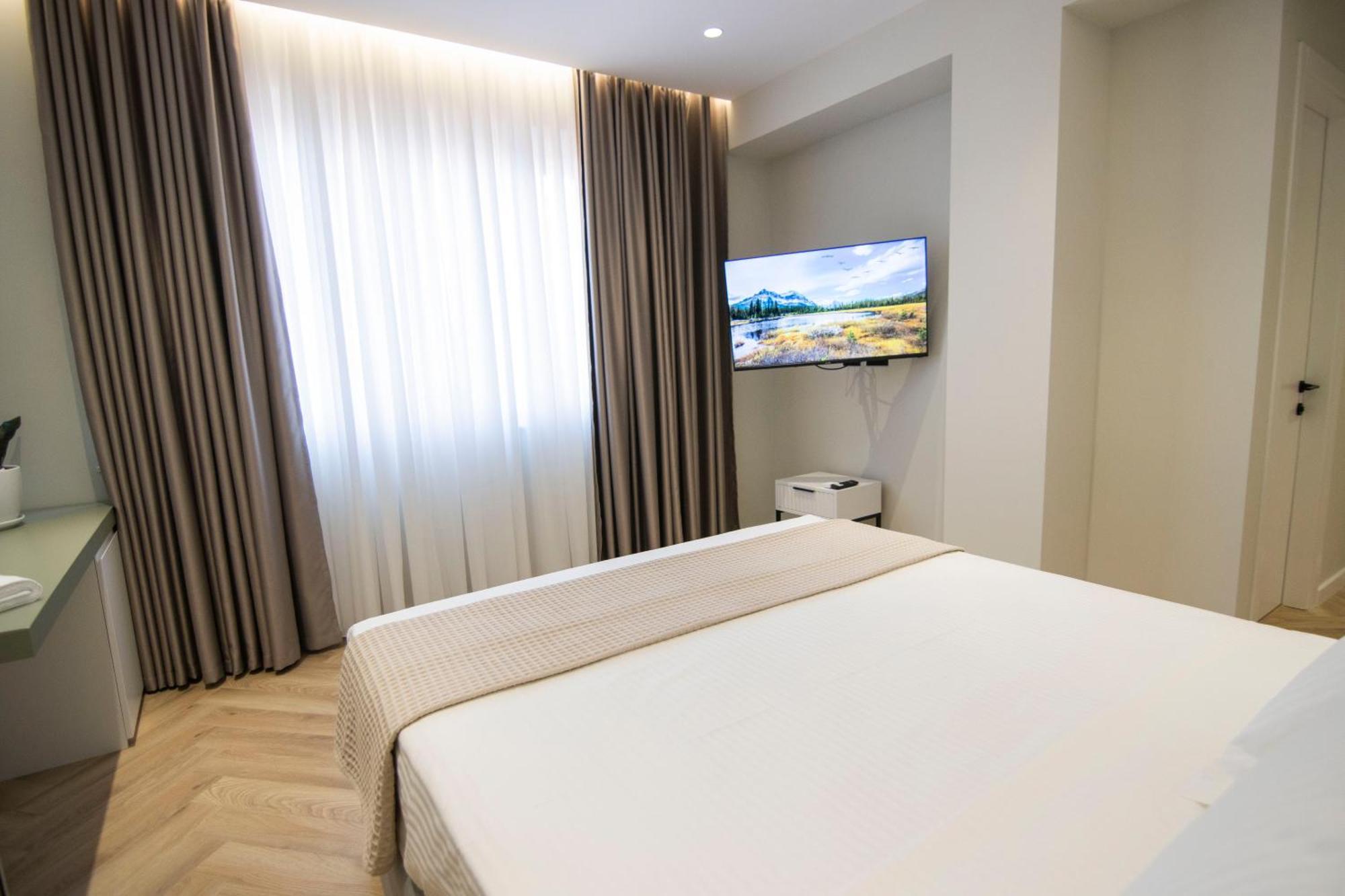 Mina Luxury Rooms ティラナ エクステリア 写真