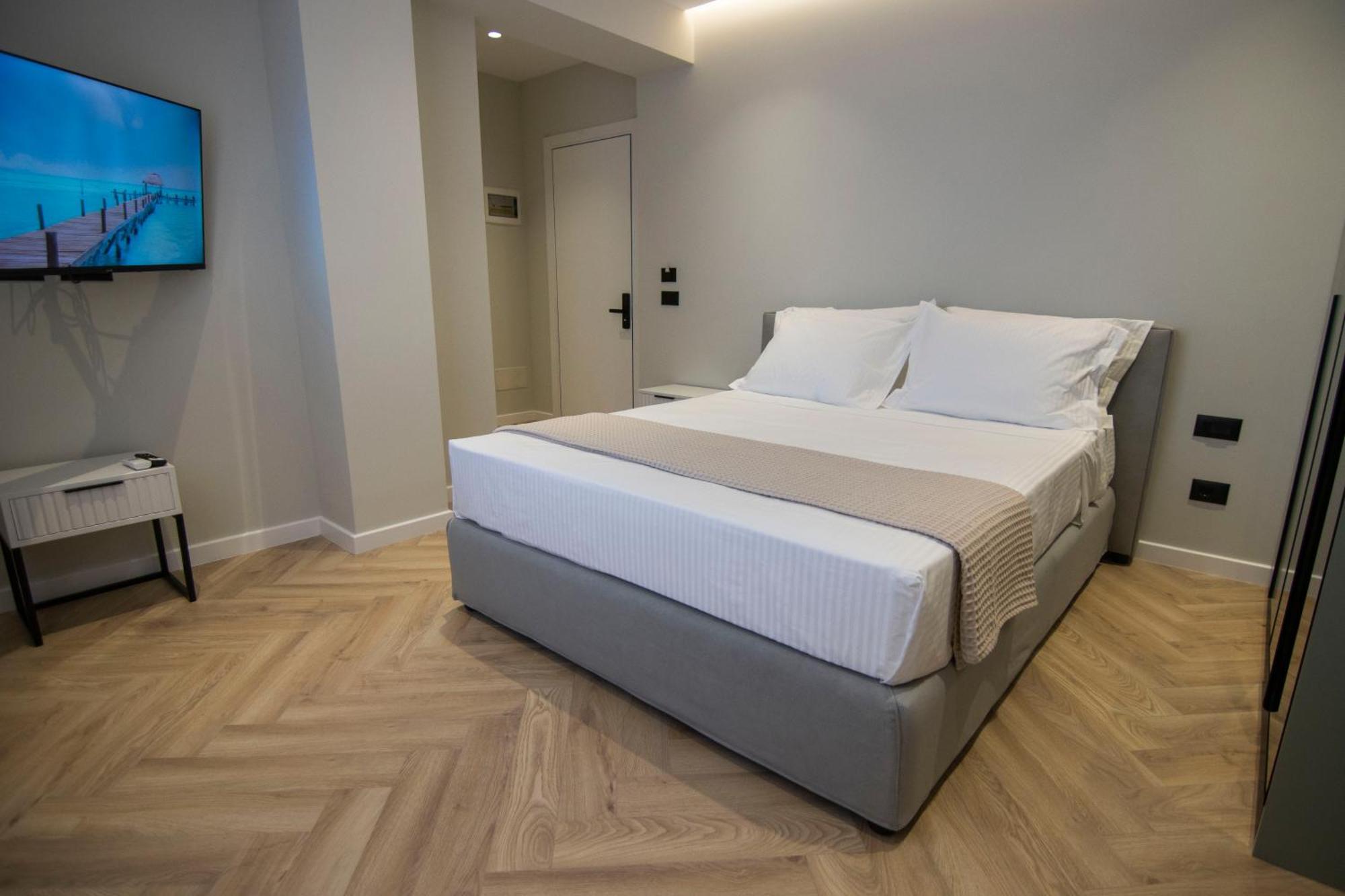 Mina Luxury Rooms ティラナ エクステリア 写真