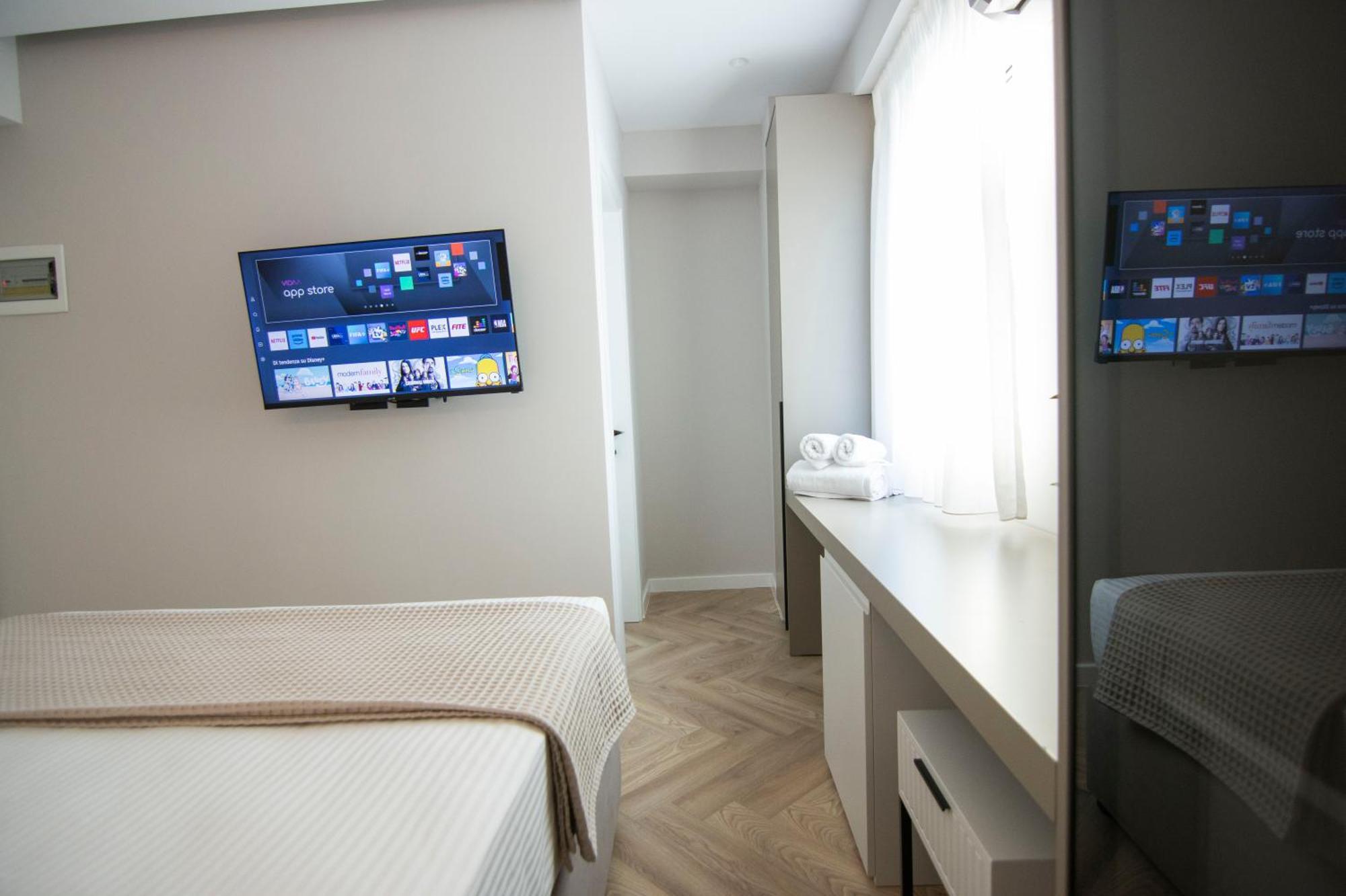 Mina Luxury Rooms ティラナ エクステリア 写真