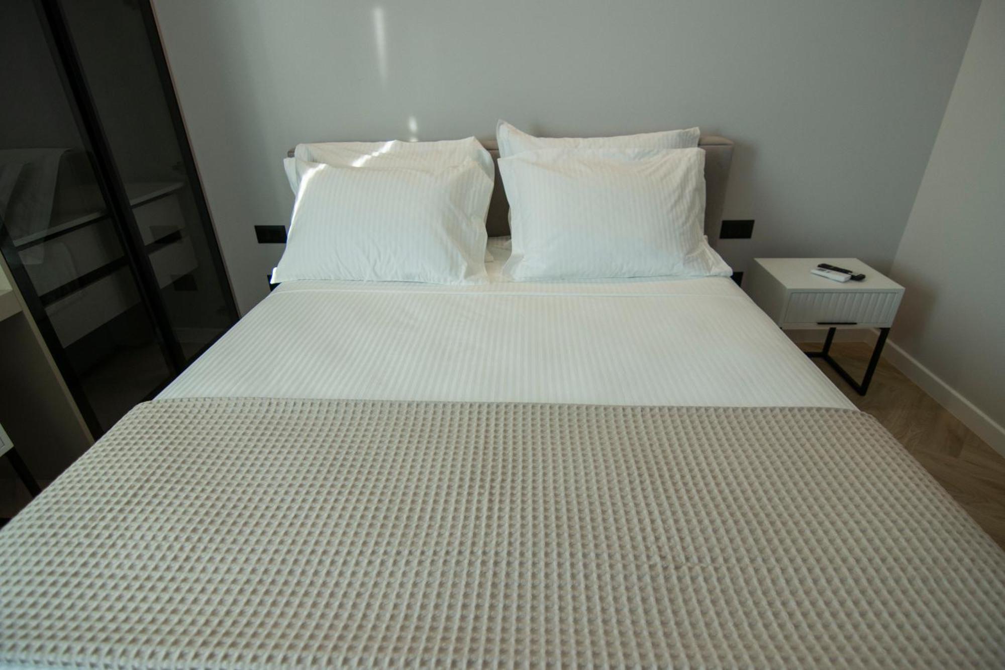 Mina Luxury Rooms ティラナ エクステリア 写真