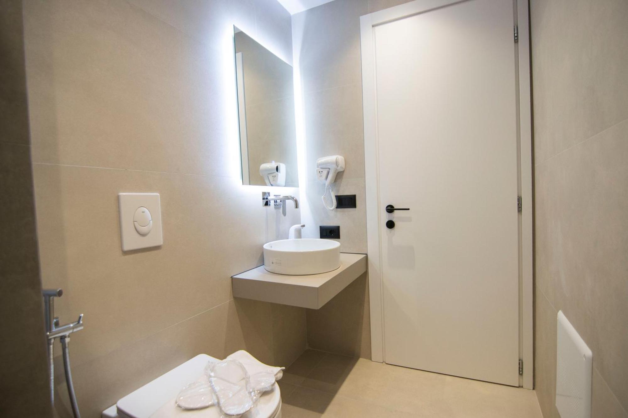Mina Luxury Rooms ティラナ エクステリア 写真