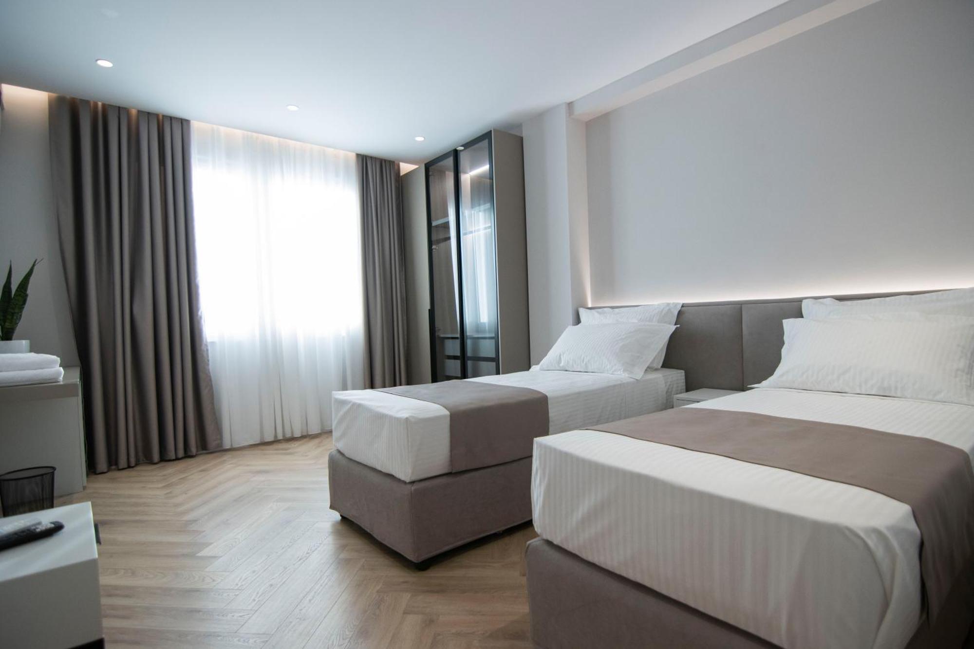 Mina Luxury Rooms ティラナ エクステリア 写真
