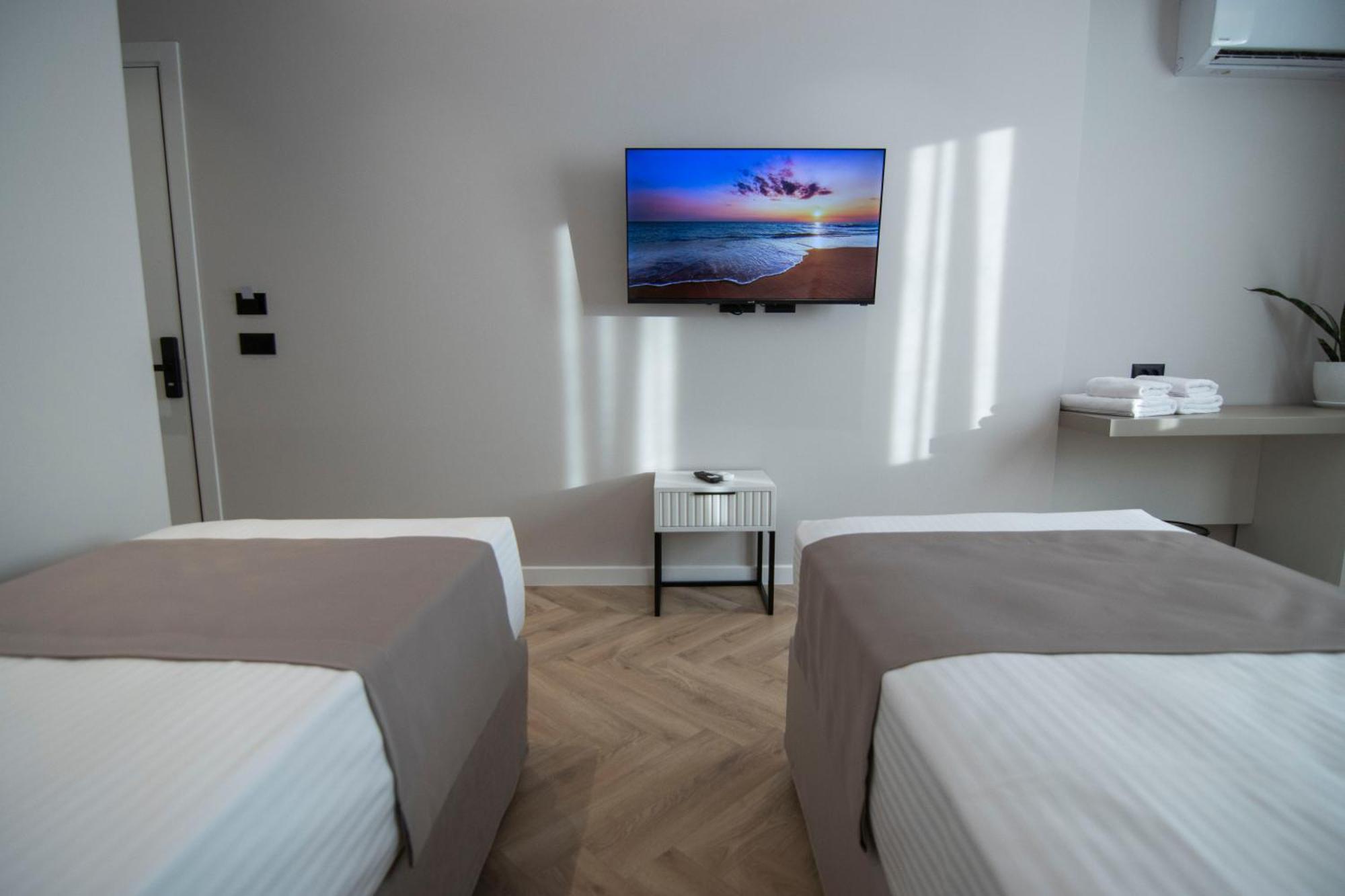 Mina Luxury Rooms ティラナ エクステリア 写真