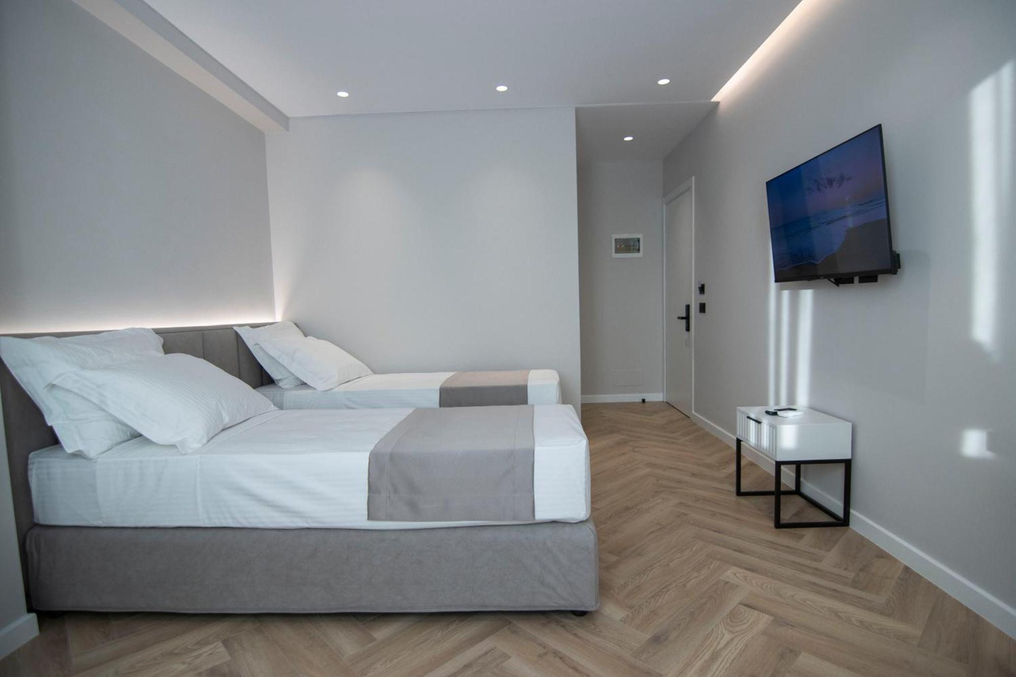 Mina Luxury Rooms ティラナ エクステリア 写真