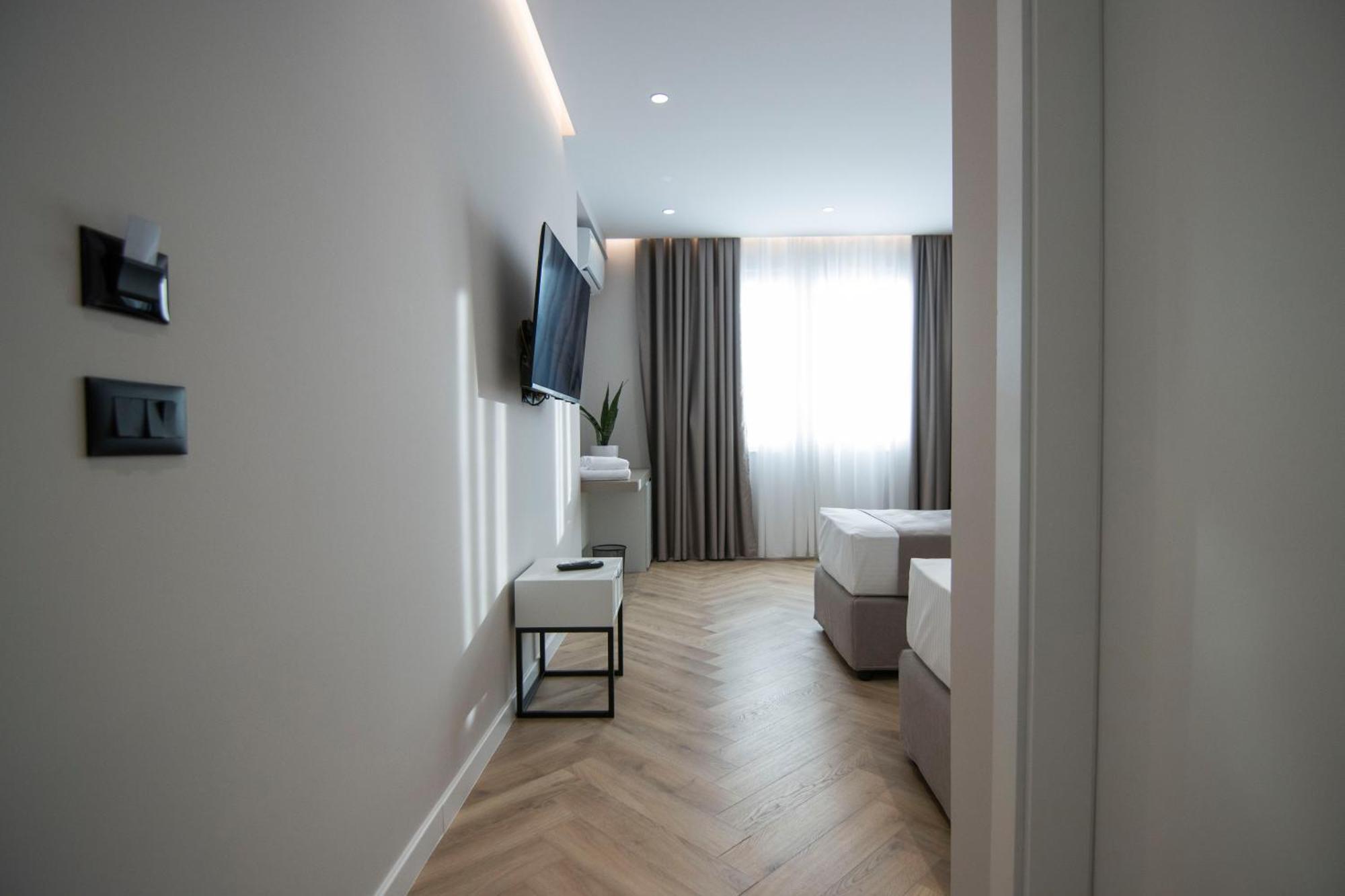 Mina Luxury Rooms ティラナ エクステリア 写真
