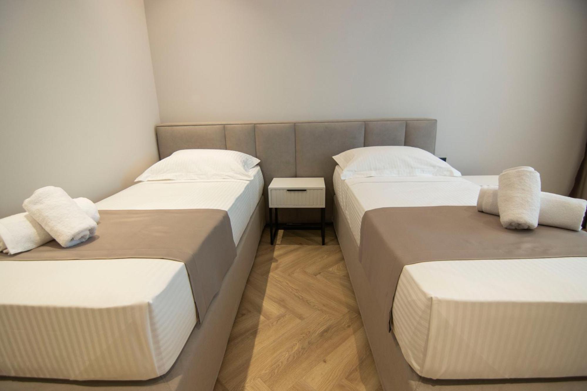 Mina Luxury Rooms ティラナ エクステリア 写真