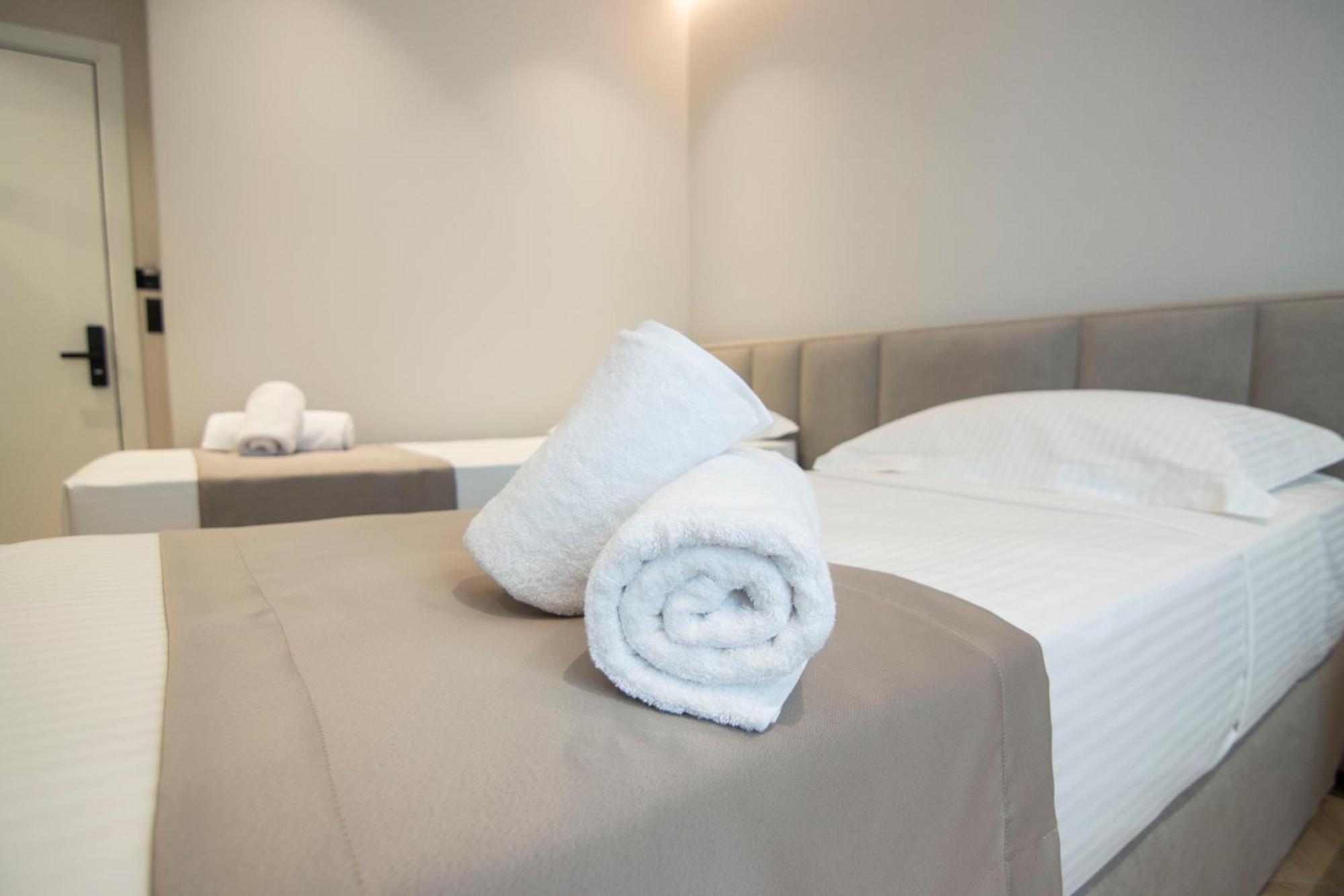 Mina Luxury Rooms ティラナ エクステリア 写真