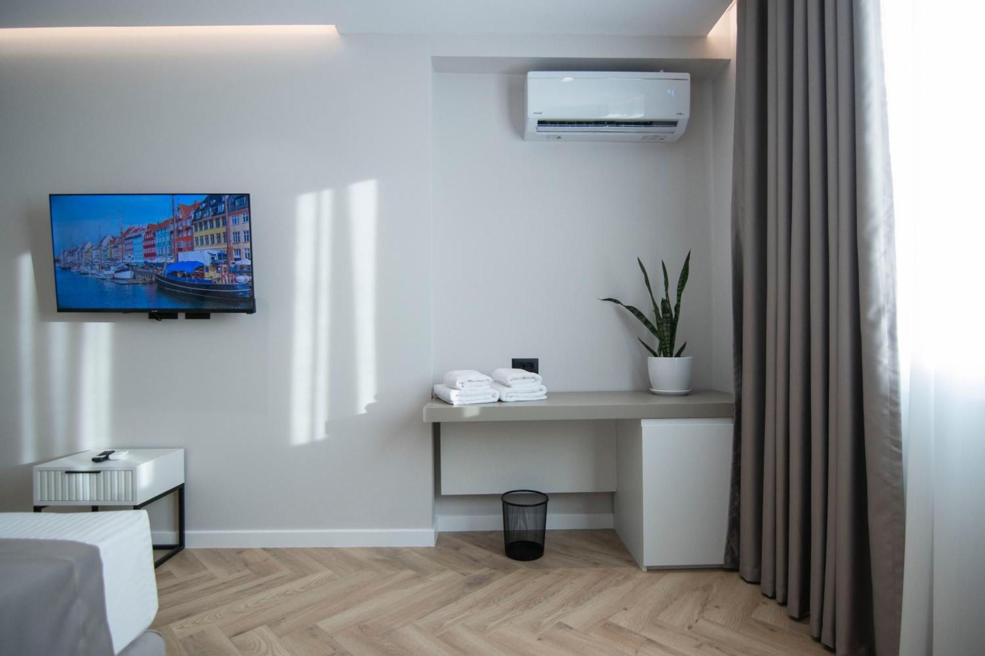 Mina Luxury Rooms ティラナ エクステリア 写真