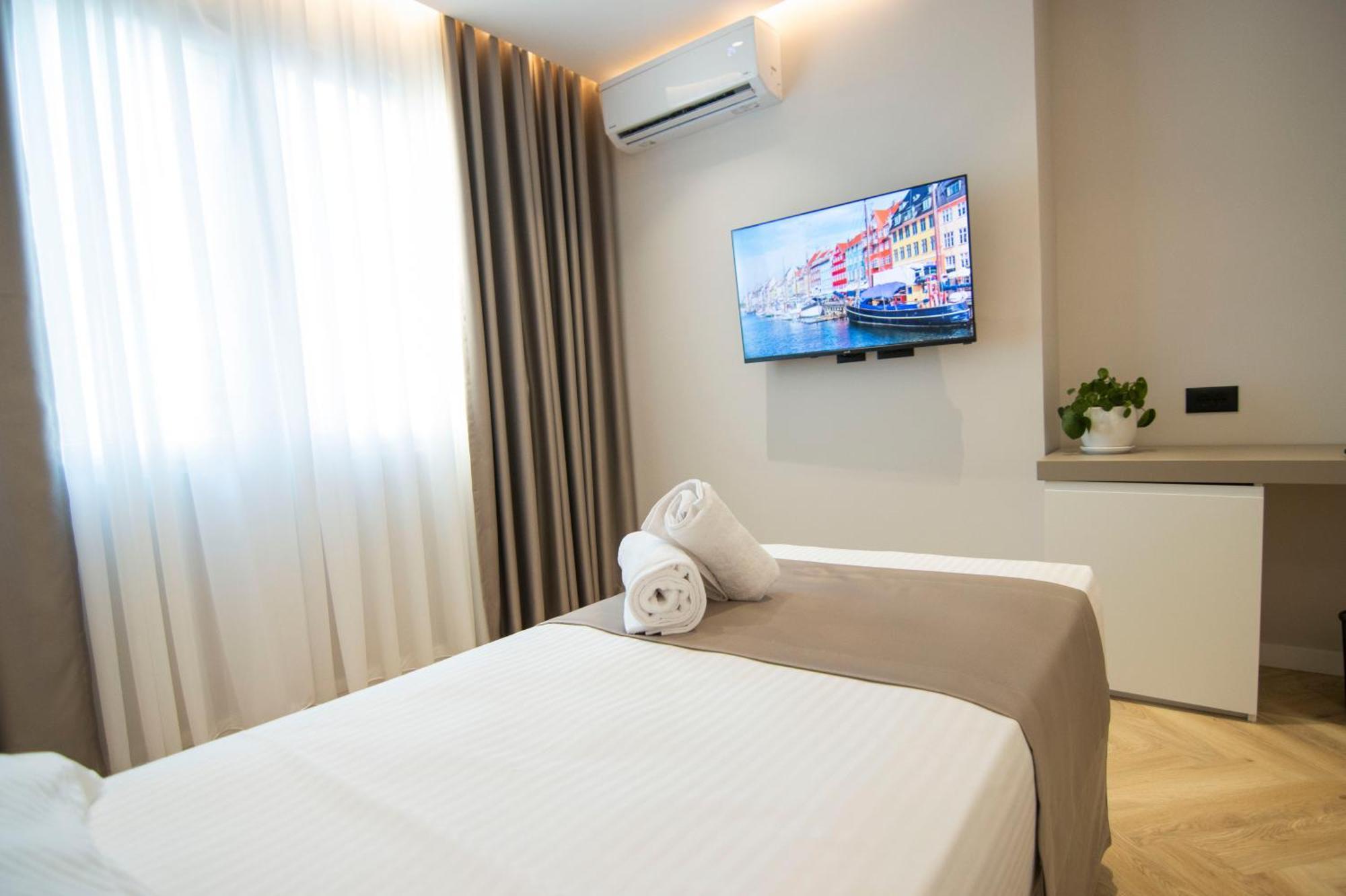 Mina Luxury Rooms ティラナ エクステリア 写真